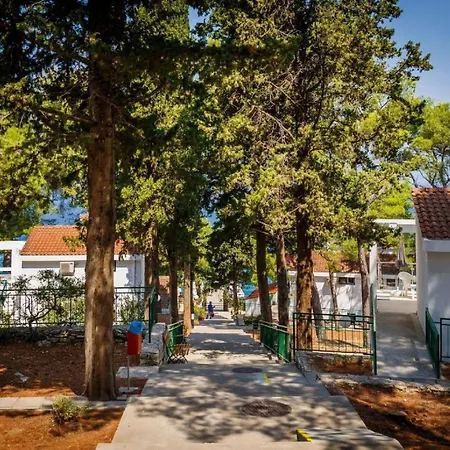 Апартаменты Lumbarda Resort Apartments Лумбарда