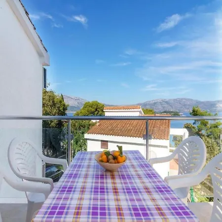 Lumbarda Resort Apartments *